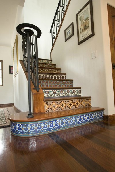 Дизайн на стълбища от мозайка