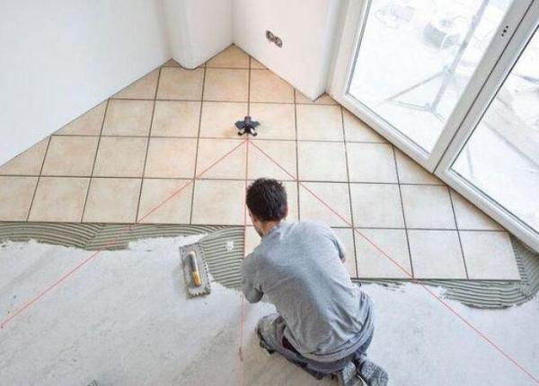 Diagonal laying of floor tiles