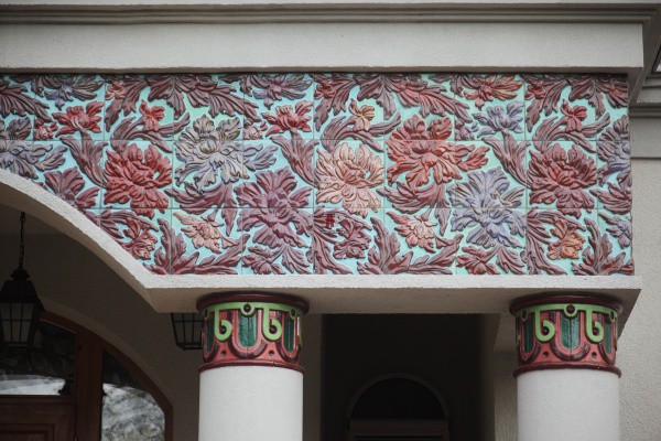 Céramique décorative de façade