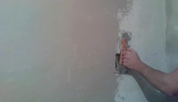 Putty under the wallpaper with your own hands