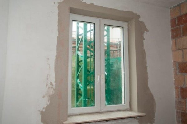 Довършителни склонове след инсталиране на прозорци