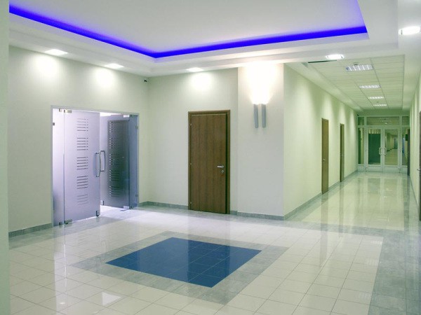 Opcija za poslovnu zgradu: žbukani zidovi i stropovi od gips kartona