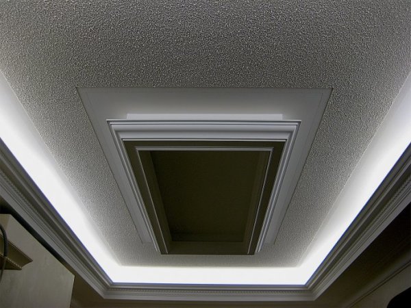 Ceiling option: decorative plaster with granular structure