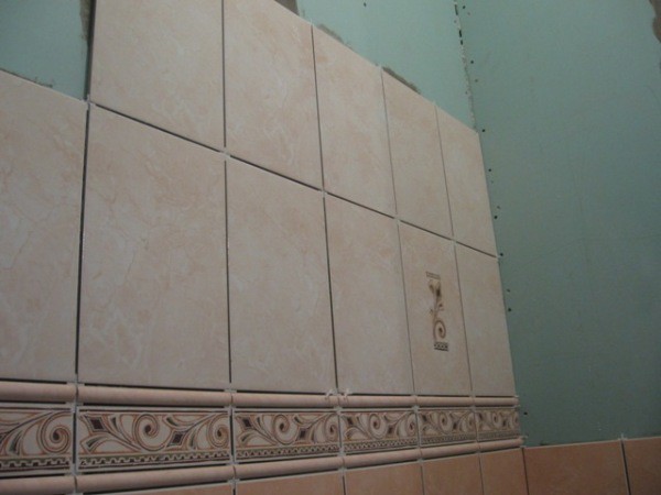 Zidna obloga keramičkim pločicama na ljepilo