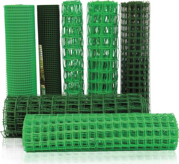 La maille en plastique est souvent utilisée comme clôture ou clôture temporaire.