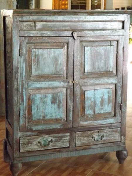 Παλιά συρταριέρα για ζωγραφική