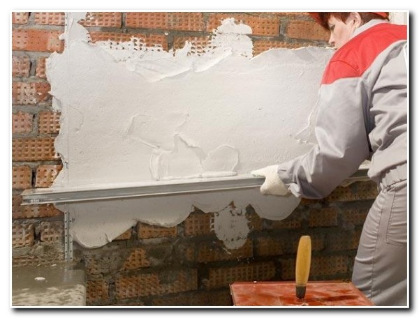 Comment plâtrer un mur de briques
