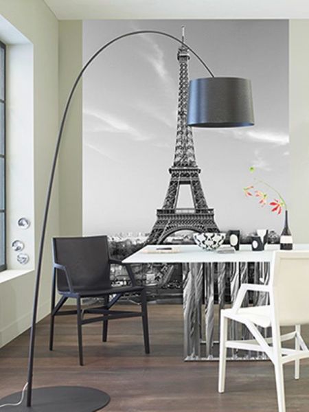 Tour Eiffel sur la peinture murale dans la cuisine