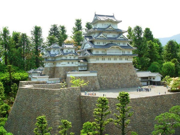 Labyrinthe de château japonais Himeji ou héron blanc