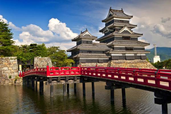 Le château japonais de Matsumoto sauvé par les habitants de ses environs