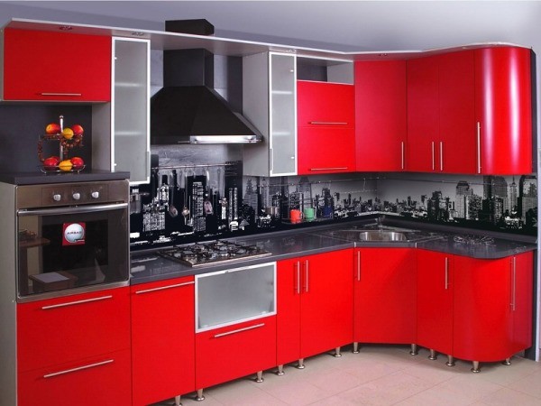 Rouge et noir à l'intérieur de la cuisine