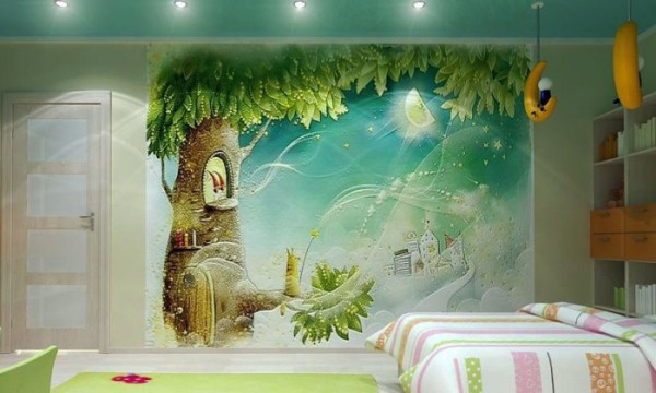 Sur la photo, des peintures murales représentant un monde de conte de fées à l'intérieur d'une chambre d'enfant