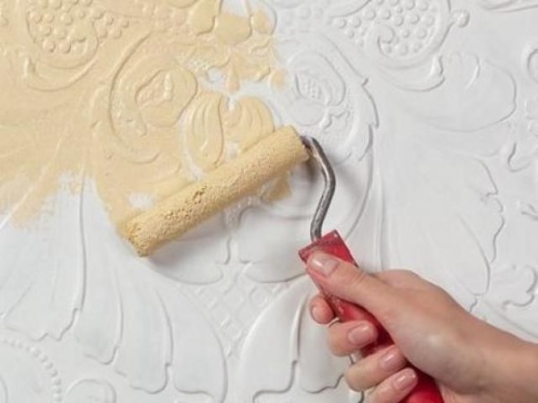 How to paint wallpaper for painting without streaks