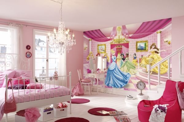 غرفة أميرة صغيرة حقيقية. حلم أي فتاة ، لا يعتمد على عمرها