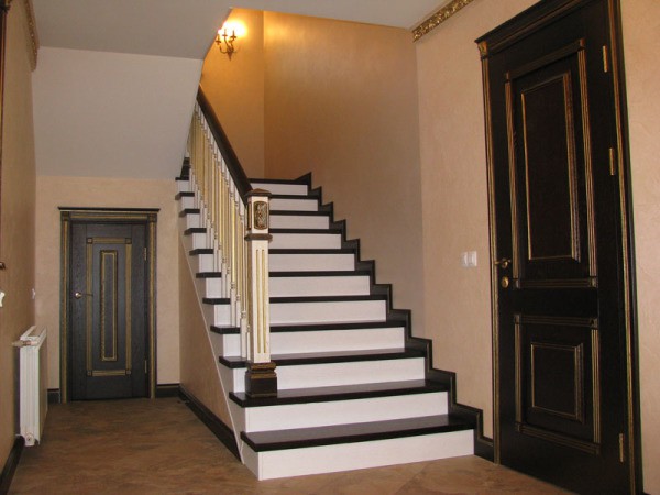 How to paint a wooden staircase
