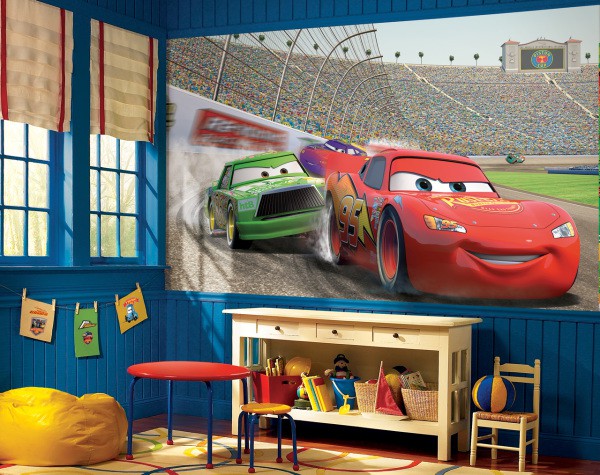 Le futur coureur adorera les peintures murales photo de voitures pour enfants avec l'image des personnages du dessin animé 