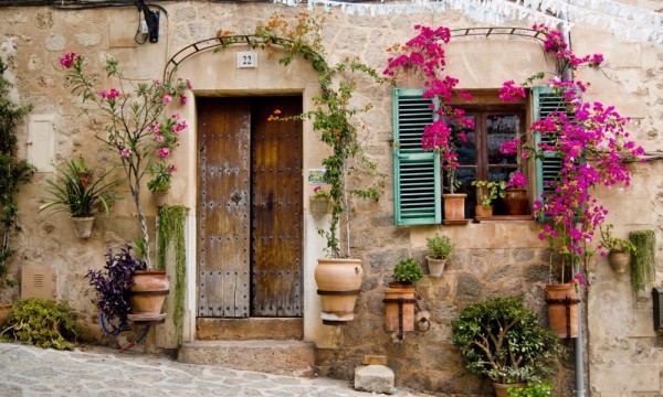 Façade de la maison la plus ordinaire de la province de Provence