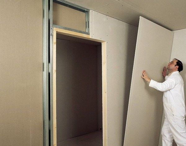 Anda boleh memasang papan gipsum sahaja, ini adalah langkah terpantas dalam hiasan dinding dengan drywall