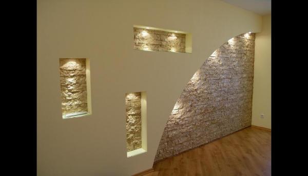 Обшивайки стените с листове от гипсокартон, можем да мечтаем и да създадем с тяхна помощ интересен и уникален интериор