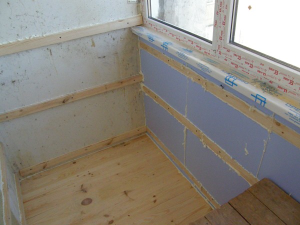 Plâtrer les murs avec des plaques de plâtre ne vous coûtera pas cher et ne prendra pas beaucoup de temps, et le résultat plaira