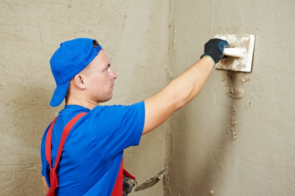Pussning av väggarna innan du installerar gipsskivor, kan fungera som ett skydd för väggarna mot fukt, och därför från mögel och svamp