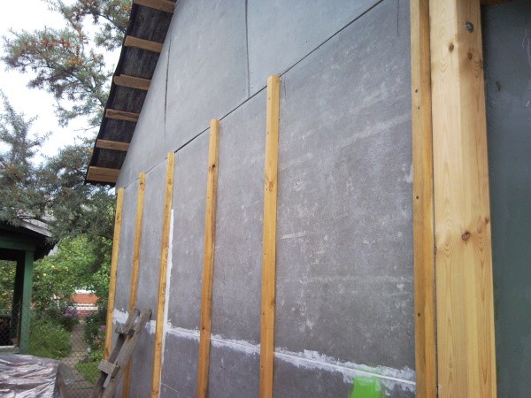 Une imprégnation spéciale des murs avant le revêtement avec des plaques de plâtre est nécessaire à la fois pour la décoration extérieure et pour l'intérieur, quelle que soit la méthode d'installation des plaques de plâtre