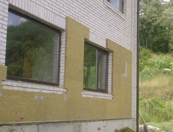 Isolation des murs de la façade de la maison 