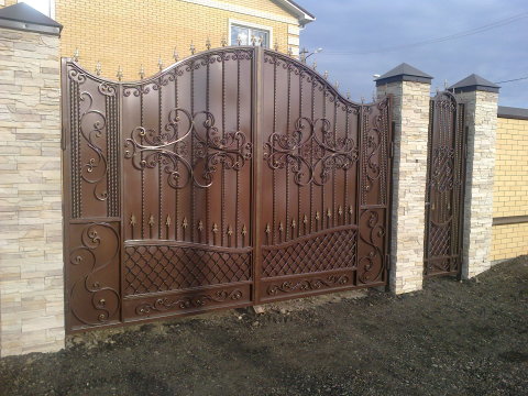 Forged gates look aesthetically pleasing and expensive