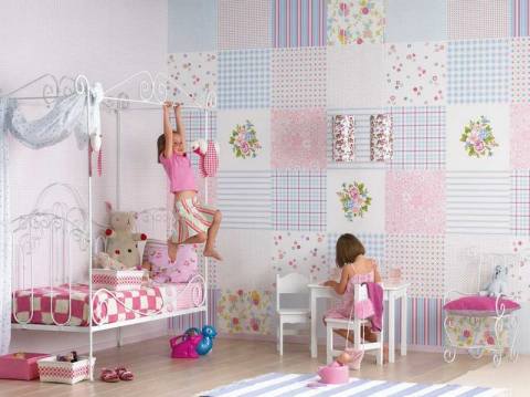 Pokój dziecinny z patchworkowymi ścianami