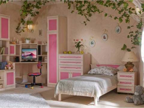 Dormitorio infantil en colores suaves.