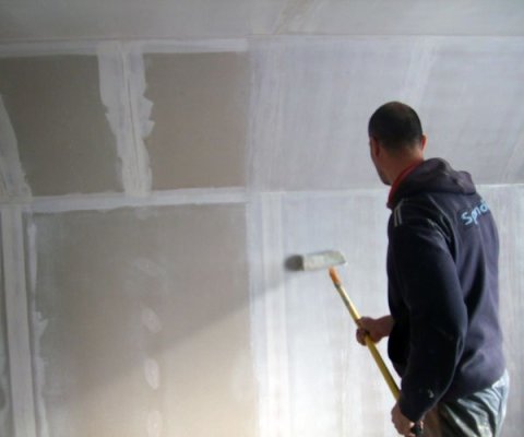 Primer walls in a new house