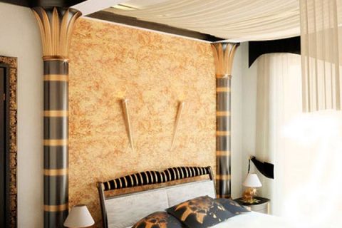 Penggunaan nada terang kertas dinding gabus di bahagian dalam bilik tidur