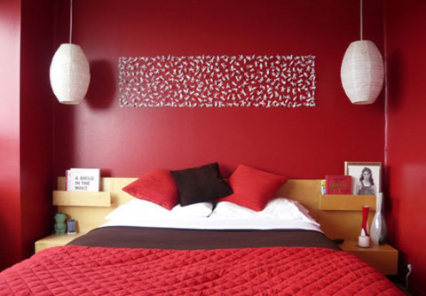 غرفة نوم حمراء