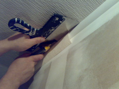 A small instruction for wallpapering.