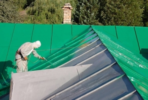 Metal roof painting with two-component polyurethane paint