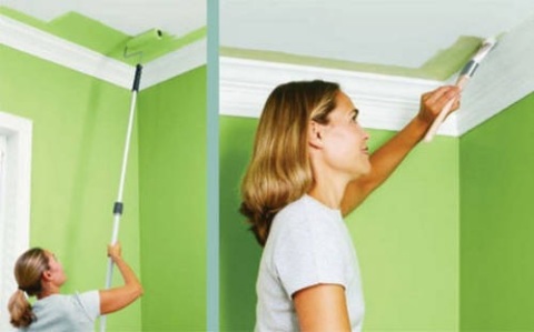 Painting the ceiling with a water emulsion.