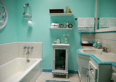 Stakloplastika je otporna na vlagu, pa se može koristiti i u dnevnoj sobi i u kupaonici.