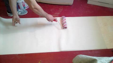Vinyl wallpaper on a non-woven basis - how to glue