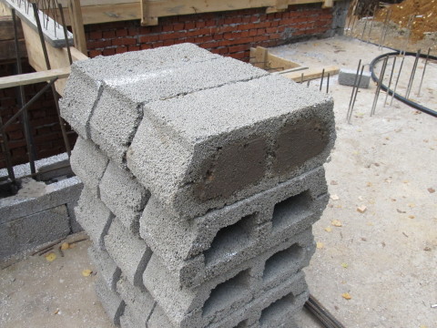 Elementos para montagem de piso de concreto de poliestireno