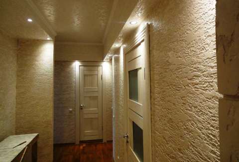 Hallway and decorative plaster.