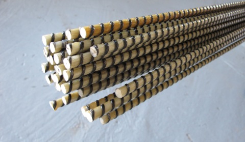 Tiges à profil périodique en fibre de verre