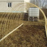 Construction of a greenhouse from flexible polymer reinforcement