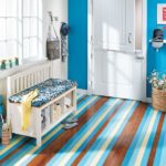 Kruopštus ir sudėtingas kelių spalvų grindų dažymas