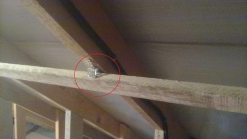 Instal·lació de parets a partir de plafons: muntatge de taulers en suspensions de tauler sec