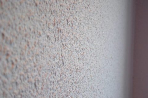 Tekstur kertas dinding cecair serupa dengan plaster hiasan