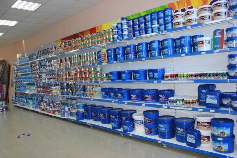 A kilogram of paint worth 50-150 rubles is enough for 3-5 square meters of the wall