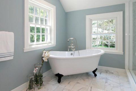 Sienų tapyba vonios kambaryje: stilinga, praktiška, nebrangi