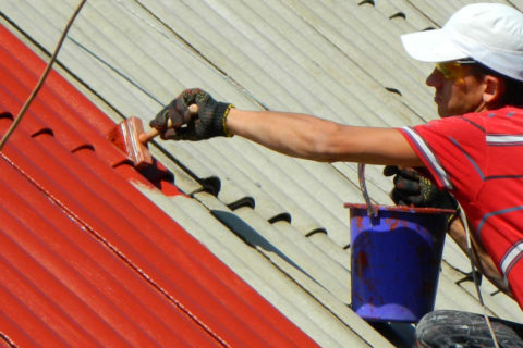 Gummiemulsion placeras bland annat som ett material för reparation och vattentätning av tak