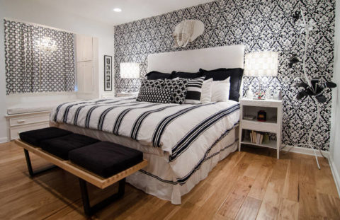Siyah beyaz yatak odası klasik bir seçenektir.