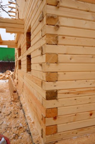 Drewniane ściany wykonane z drewna